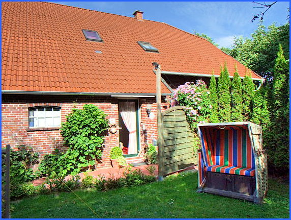 Strandkorb im Vorgarten